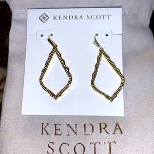 Kendra Scott Sophia Drop Earrings in Gold